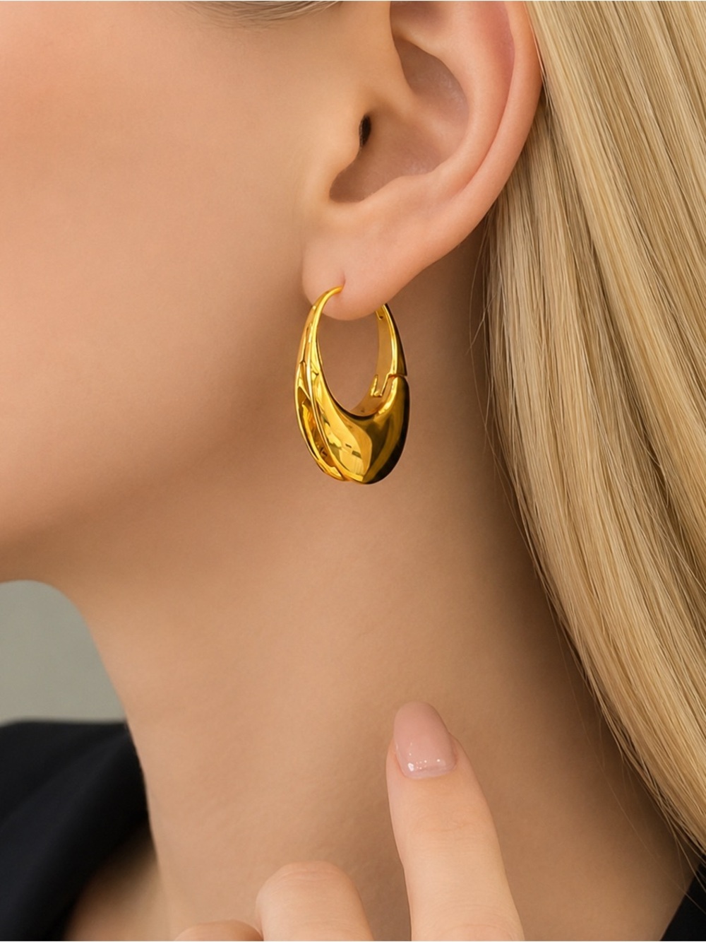 Italian Luxury Boutique Gold Tone Sculpted Hoop Earrings - Women Jewelry NWOT